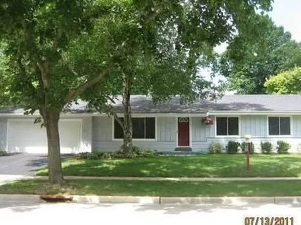 W63N993 Holly Ln, Cedarburg, WI 53012
