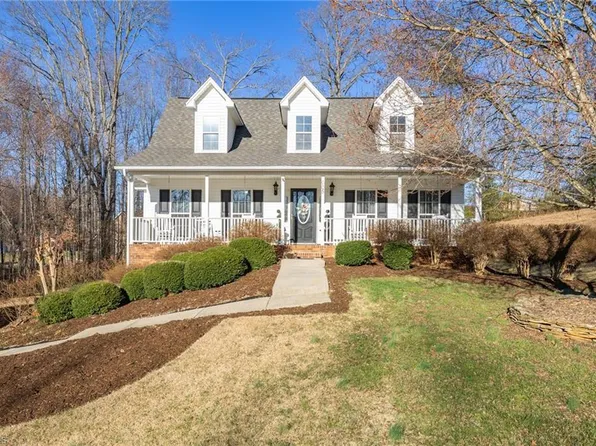 605 Trotters Ridge Ln, Kernersville, NC 27284