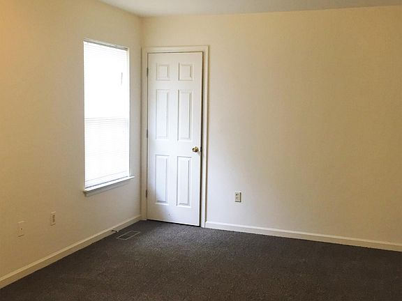 5th image of 230 Lakewood Dr #B