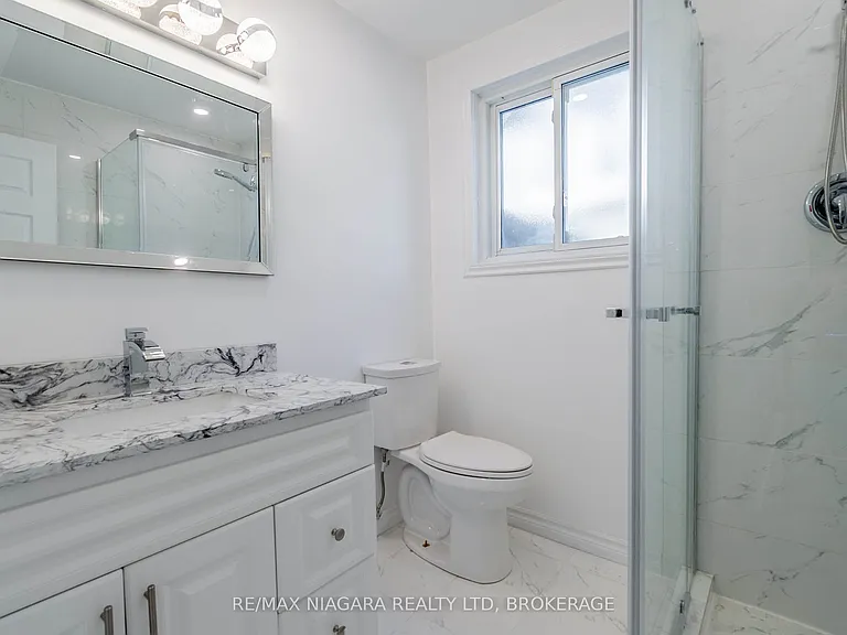 22 Chantler Rd #LOWER — Photo 10