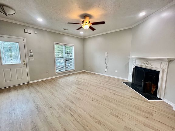 3rd image of 604 Wedgewood Way