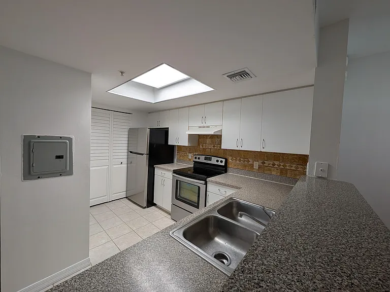 5001 Wiles Rd #105 — Photo 10
