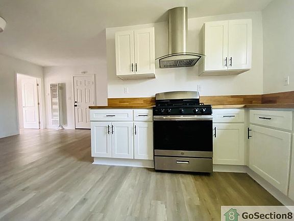 4th image of 925 W 41st Dr #25