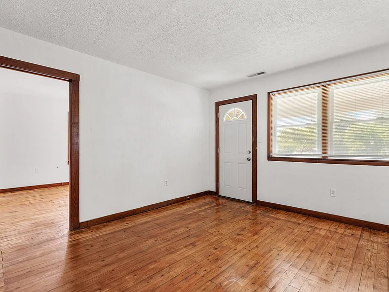 1858 Wilbur Ave — Photo 16