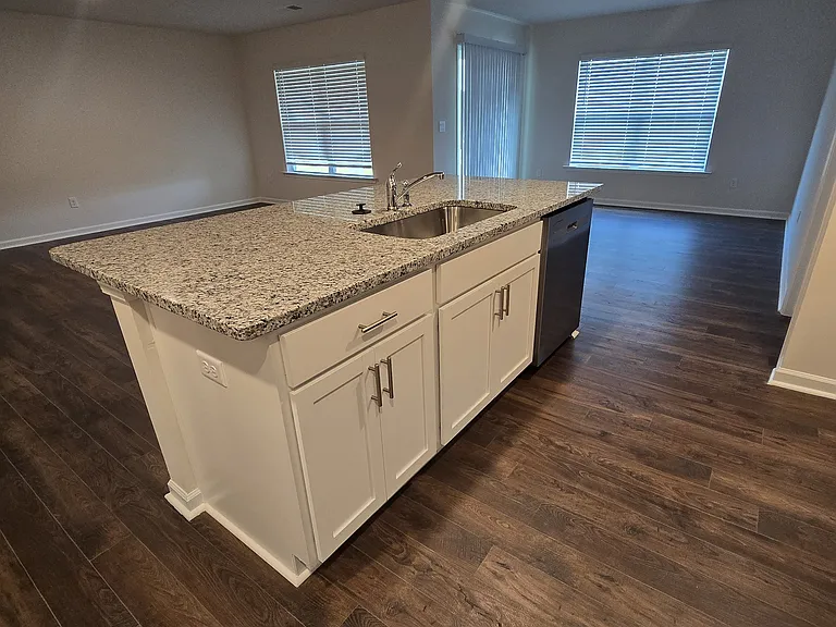 820 Wolverine Ln — Photo 5