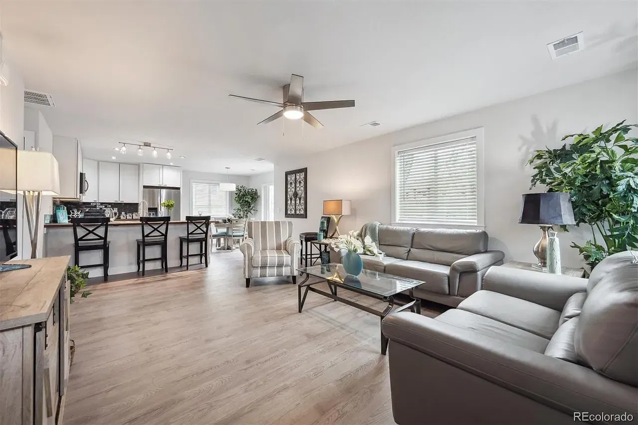 3 bed, 1150 sqft, $2,600 — Photo 2