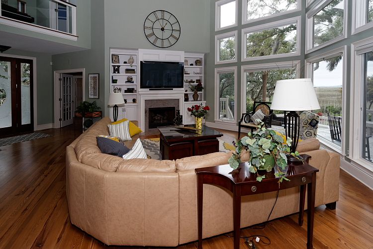 1st image of 8 Long Marsh Ln