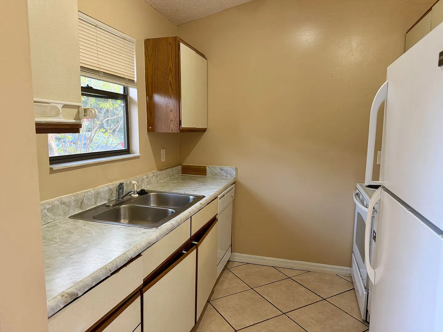 Charming 2-Bedroom, 2-Bath Pet-Friendly Home with Great Features! — Photo 4