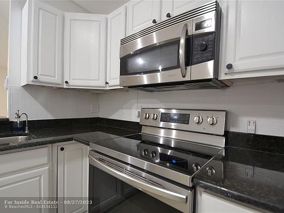 4th image of 514 Woodgate Cir