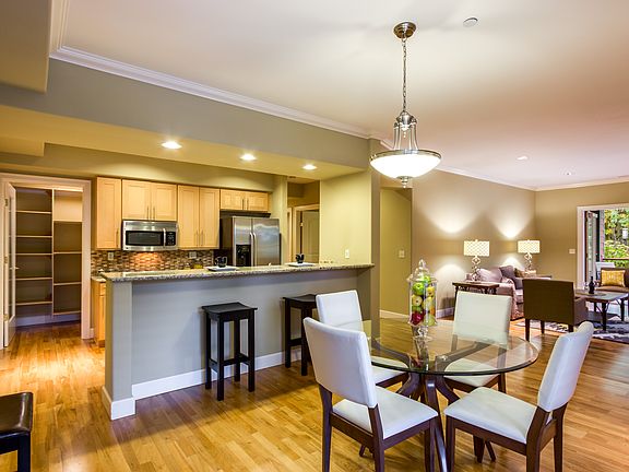 Nice kitchen counter seating