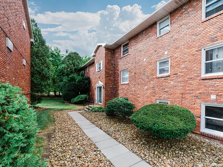Brookside Apartments — Photo 4