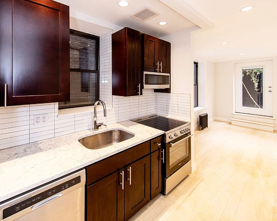 1st image of 51 W 11th St #Rr2