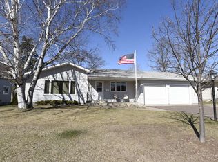 911 Ashland St S, Cambridge, MN 55008