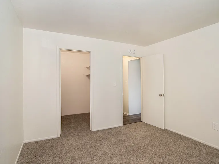 Sunflower Apartments — Photo 13