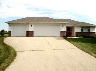 305 10th St, Milledgeville, IL 61051