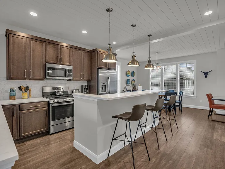 1072 W Cattail Ct — Photo 8