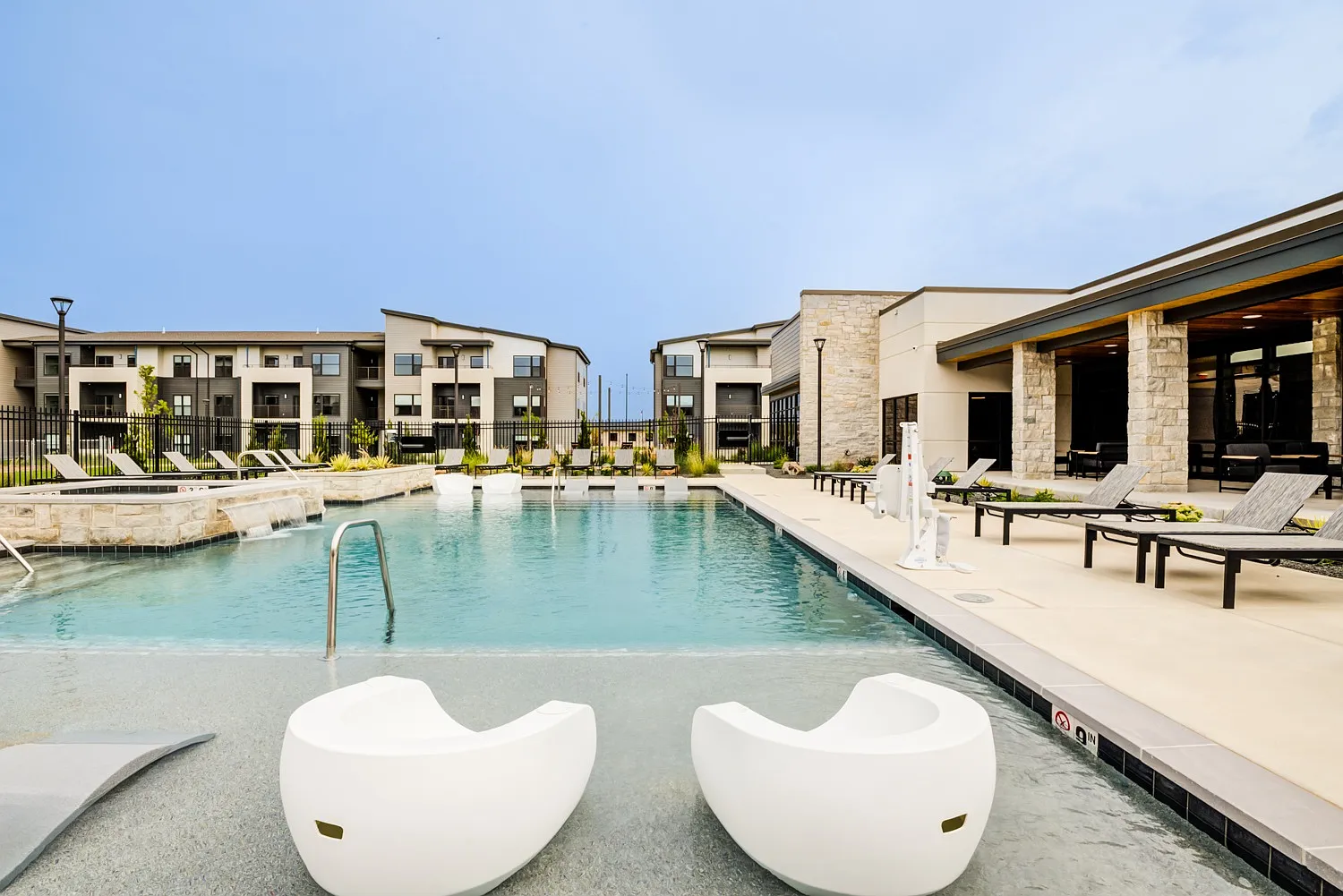 Ovation Apartments — Photo 2