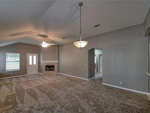 4th image of 835 Lone Star Dr