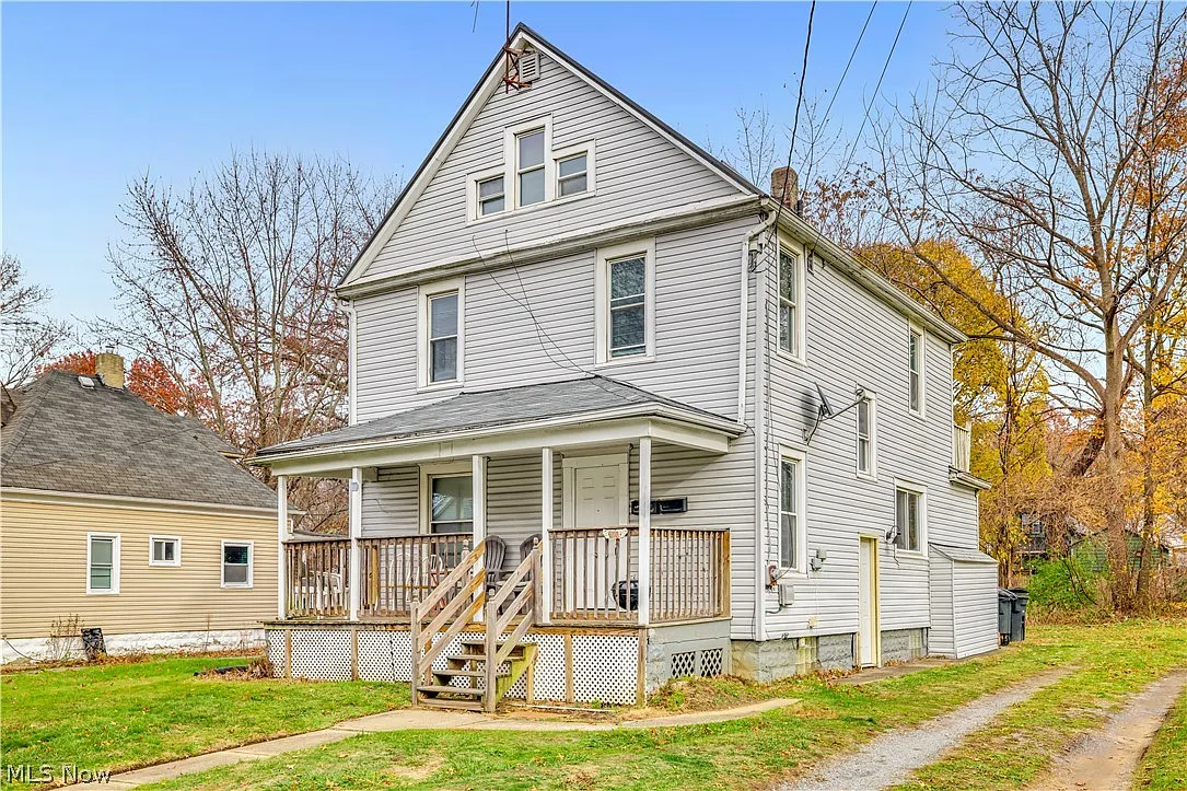 673 Sumner St photo 1