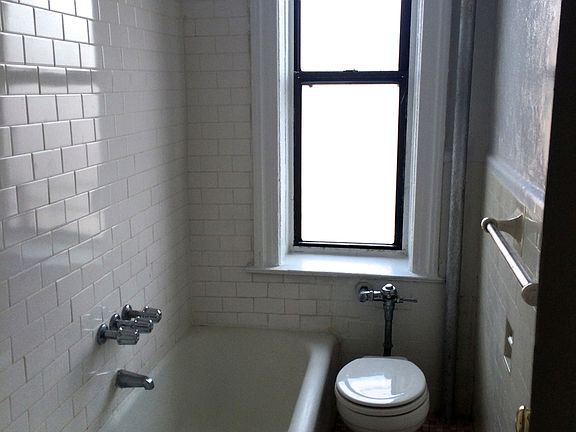 5th image of 2206 38th St APT 3E