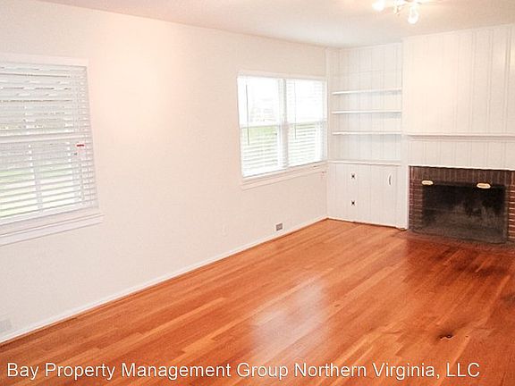 4th image of 9004 Stratford Ln