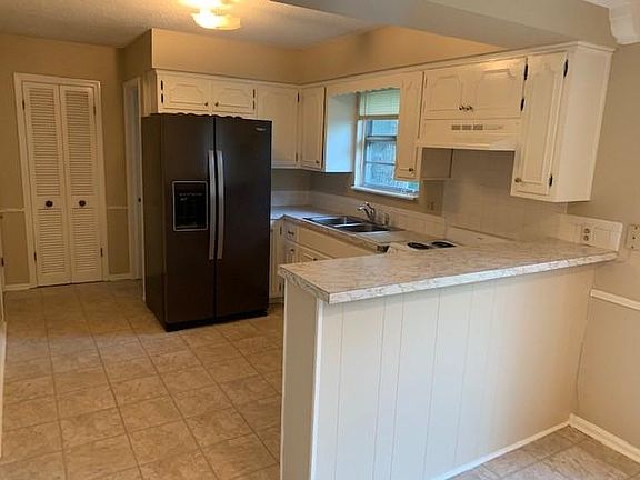 3rd image of 9435 Taylor Dr