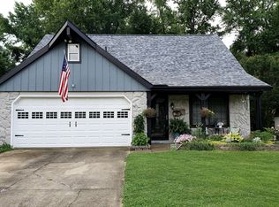 429 Strawberry Hill Rd, Evansville, IN 47711