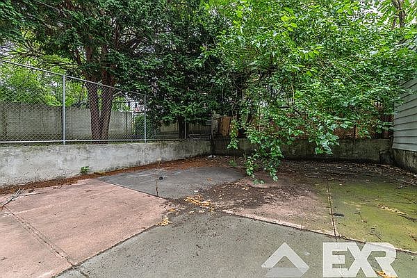1st image of 276 Jefferson St
