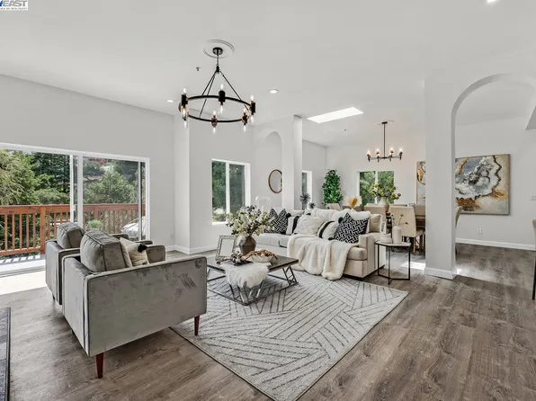 2093 Tunnel Rd, Oakland, CA 94611