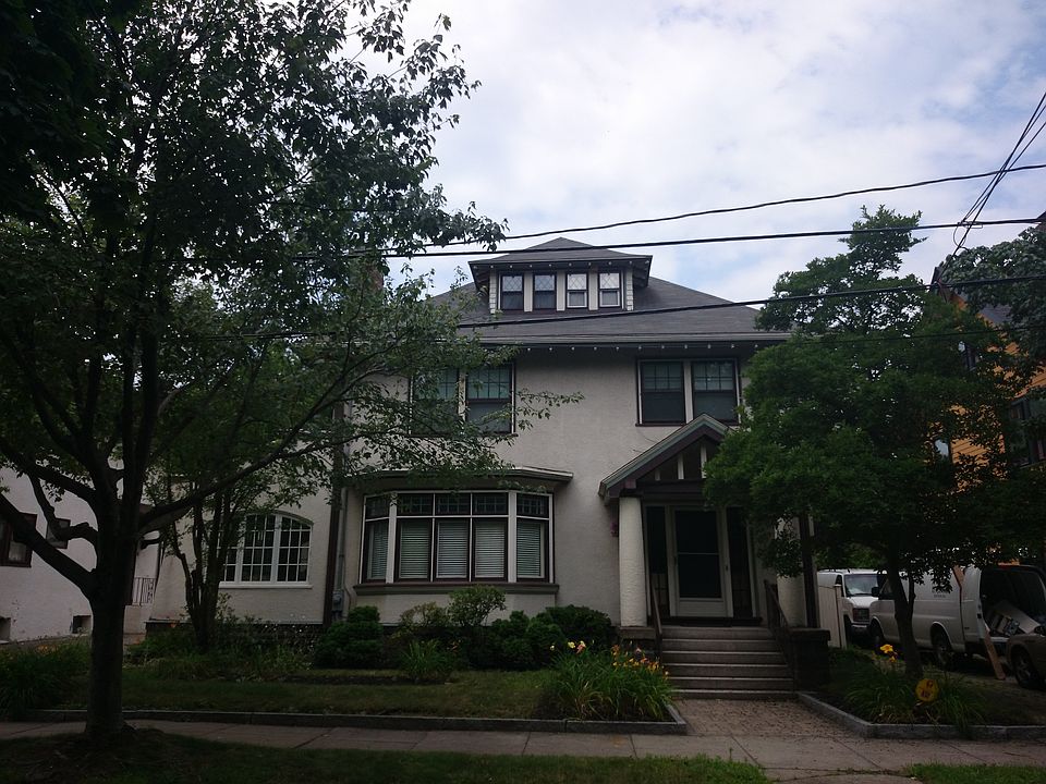 2nd image of 35 Crowninshield Rd