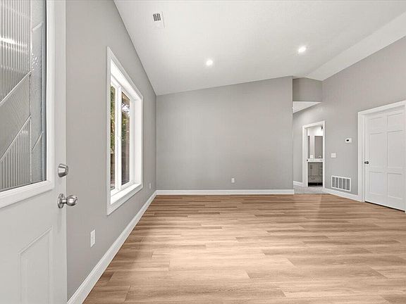 4th image of 106 Osage St