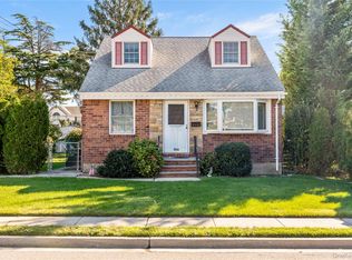 256 9th St, Bethpage, NY 11714