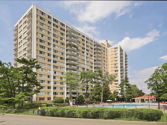 4th image of 301 N Beauregard St APT 219