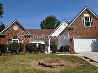 8030 Fairmeadows Dr, Charlotte, NC 28269