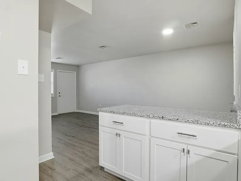 105 E Allen St #203 — Photo 20