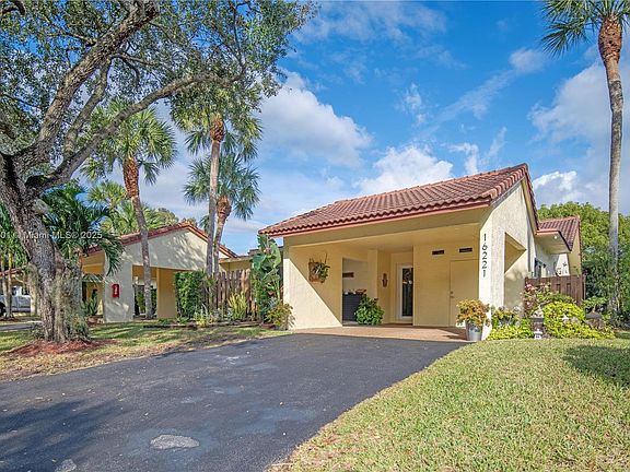 3rd image of 16221 Laurel Dr #19