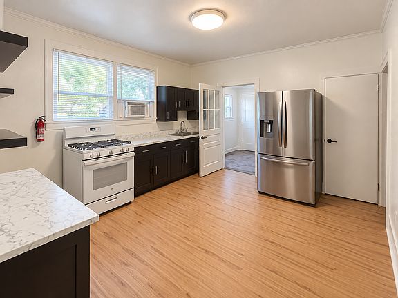 4th image of 304 Oliver St