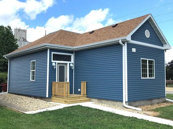 221 E Garfield St, Maroa, IL 61756