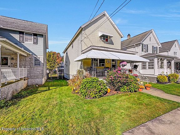 4th image of 631 Ash St