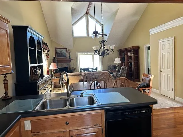 662 Waters Edge Cv — Photo 13