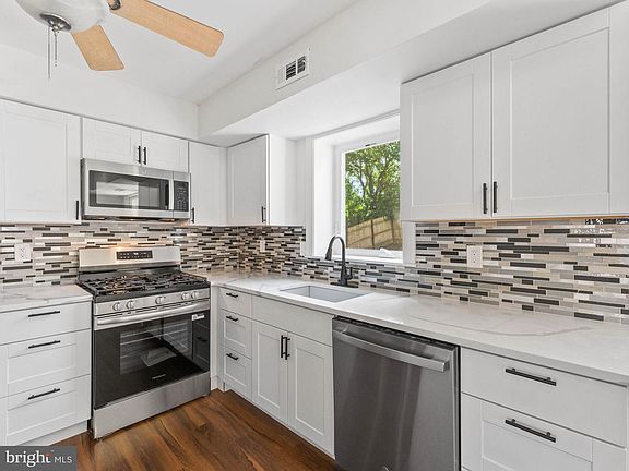 4th image of 10 Sleepy Hollow Ln