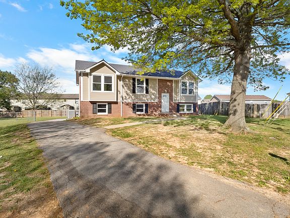 5th image of 302 Windrush Dr