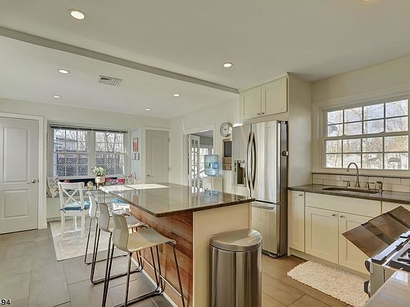 4th image of 87 Forest Ave