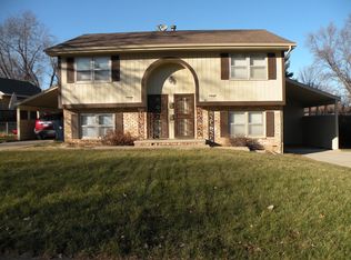 7005 Roseland Dr, Urbandale, IA 50322
