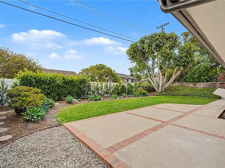 6917 Clovercliff Dr — Photo 32