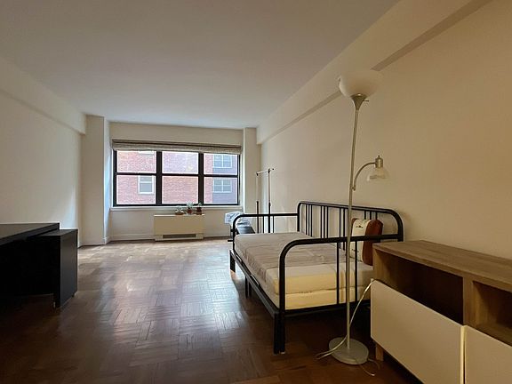 4th image of 140 E 56th St APT 7L