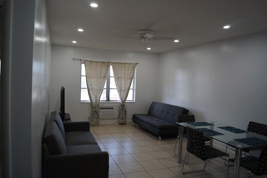 1250 E SAMPLE Road #303, photo 4
