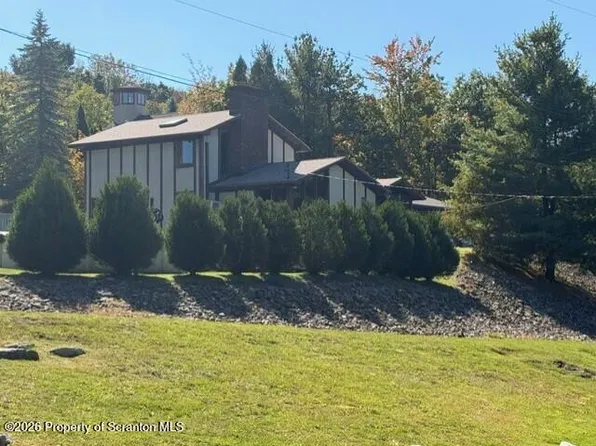 4372 Elmhurst Blvd, Dunmore, PA 18505