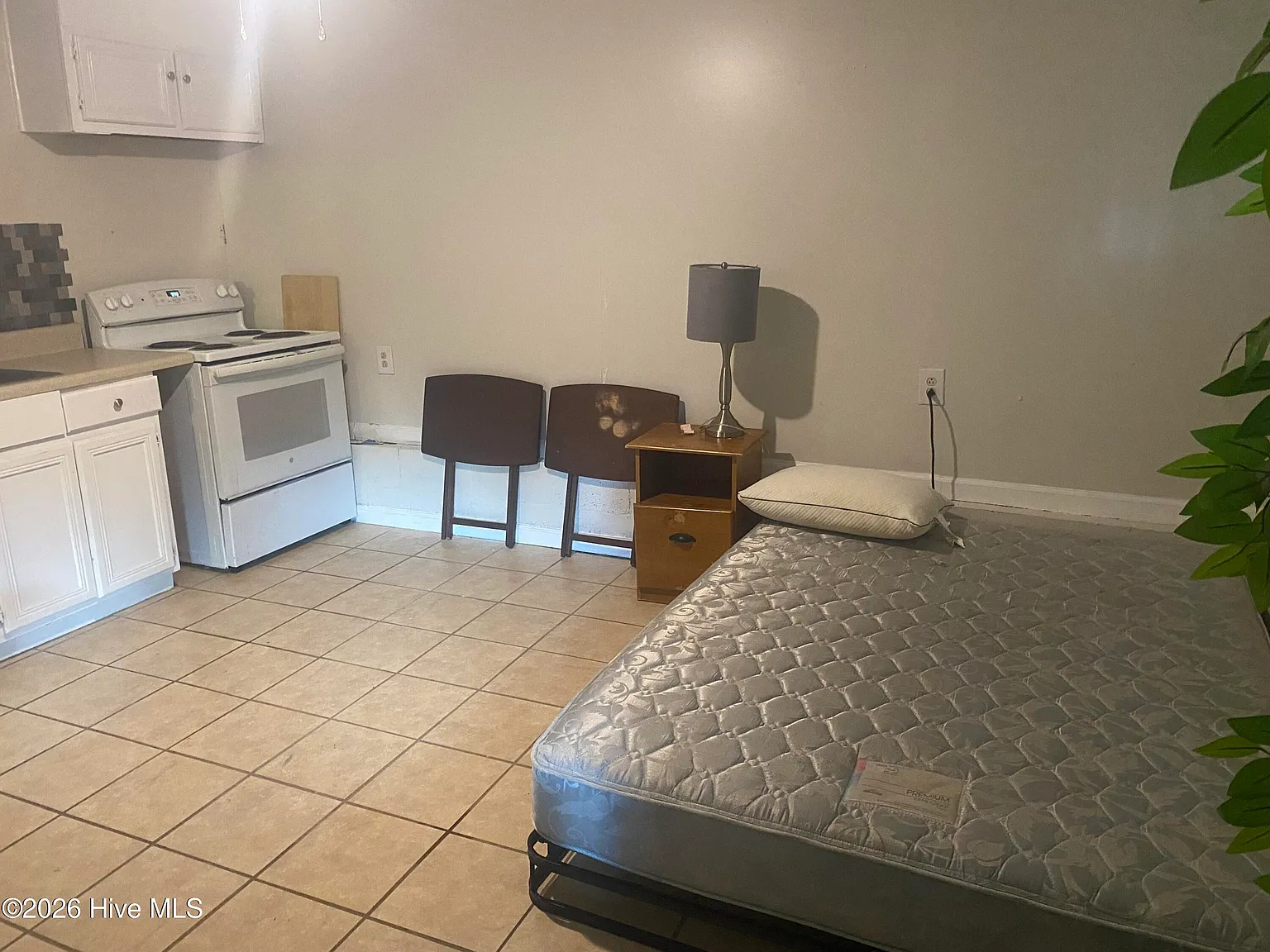 1 bed, 1.0 bath, $775 — Photo 2