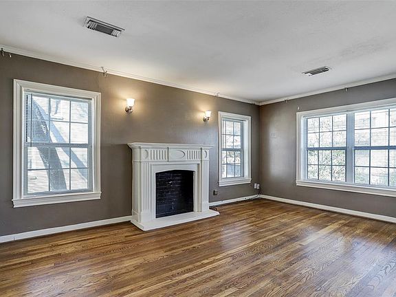 2nd image of 2636 Greenbriar Dr #2